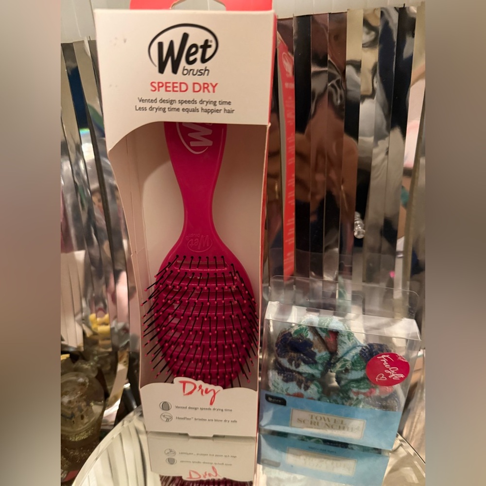 Wet Brush Speed Dry Hair Brush Pink - Bonus Towel Scrunchie Gift New